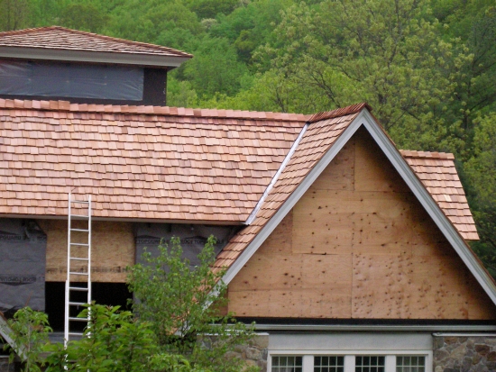 AZ Best Roofing self-sustainable cedar handsplit shakes roofing Redding CT